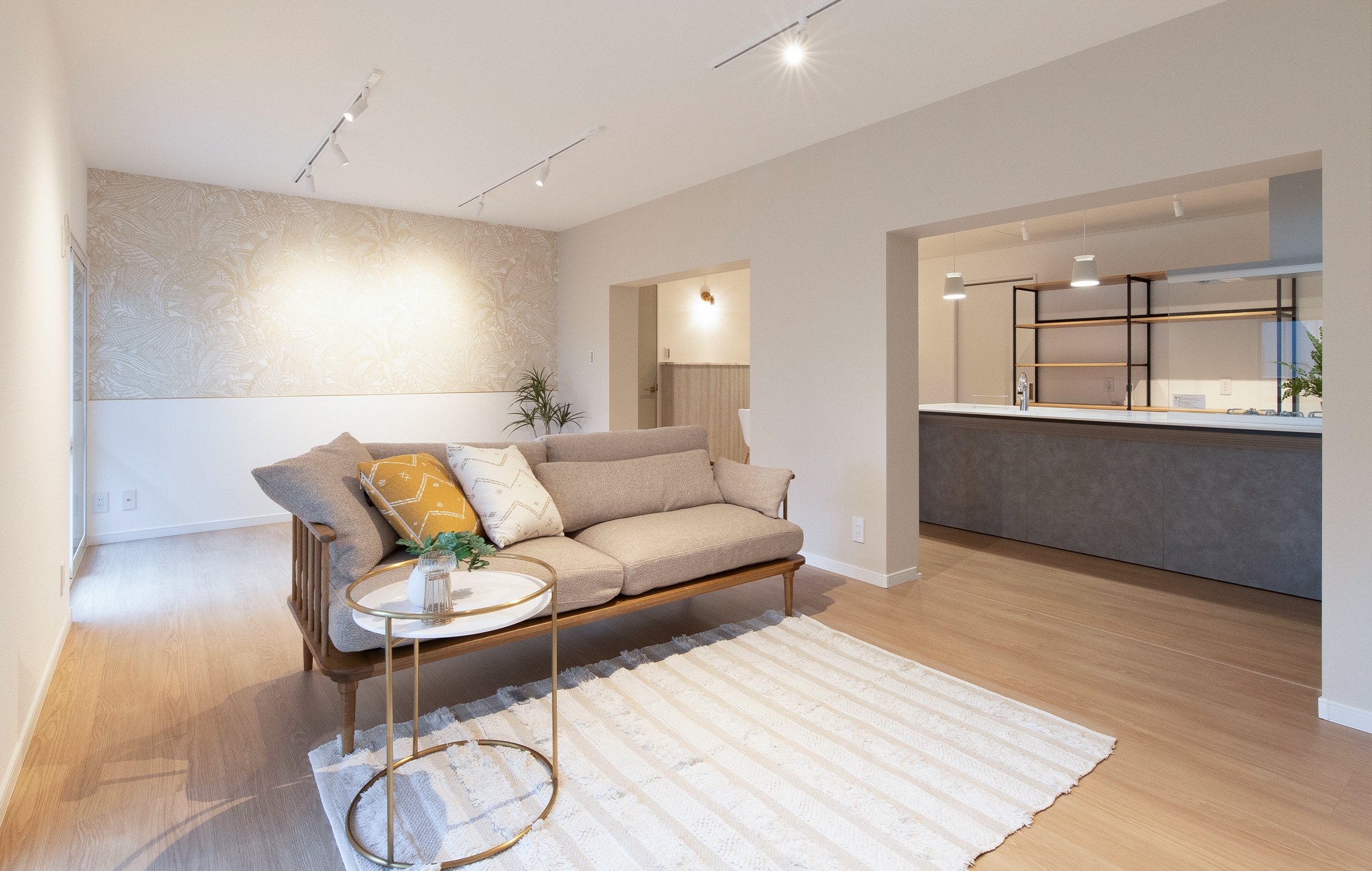 hero-scroll-image-main