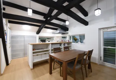 <p>浜松市で築115年古民家を再生<br>耐震・断熱性能を高めた安心の住まい</p>