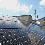 小さい画像：未来へつなぐ、エコな家づくり: 高性能な断熱と省エネ設備で、一年中快適な空間に。再生可能エネルギーの活用で、次世代につなぐサステナブルな住まいを実現します。