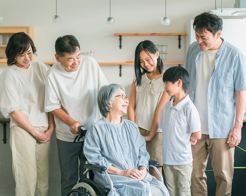 家族をつなぐ空間設計: 家族の絆と大切な時間がつながる住まいへ。遠鉄のリノベーションは、暮らしの変化に寄り添い、快適な空間をつくります。